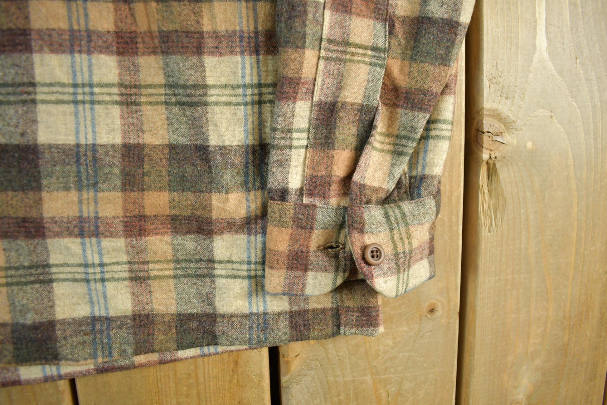 Pendleton Clothing > Men's Clothing > Shirts & Tees > Oxfords & Button Downs Vintage 1980s Pendleton Wool Flannel Shirt Men's Medium