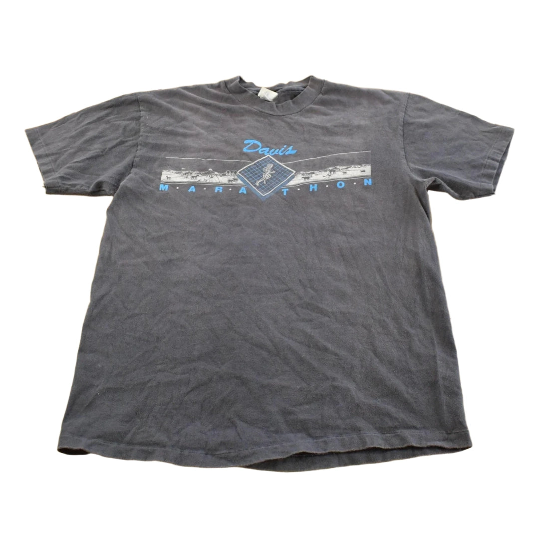 Vintage 1990s Davis Marathon Running Graphic Souvenir T-Shirt Men's L