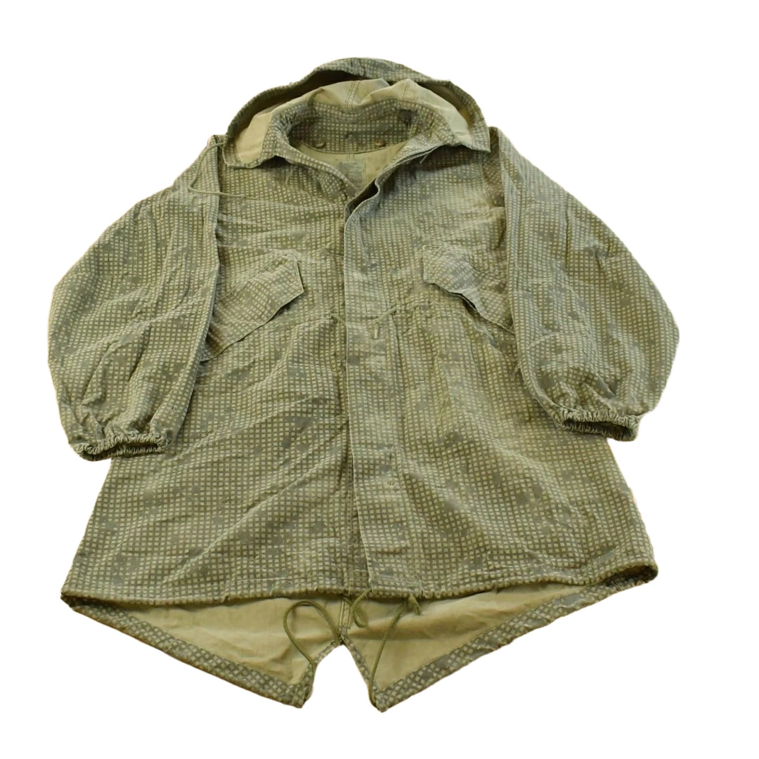 Vintage 1980s Military Parka Field Night Desert Camo Jacket Men's S