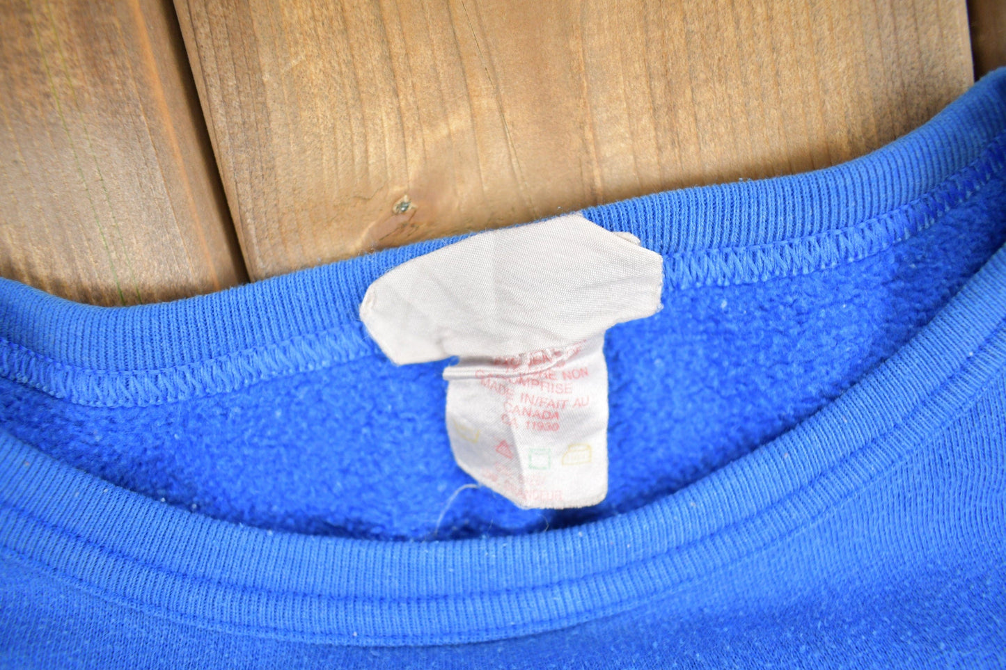 Proper Vintage Clothing > Gender Neutral Adult Clothing > Hoodies & Sweatshirts > Sweatshirts Vintage 1980s Blank Blue Crewneck Sweatshirt / 90s Crewneck / Made In Canada / Essential / Streetwear / 80s Blank