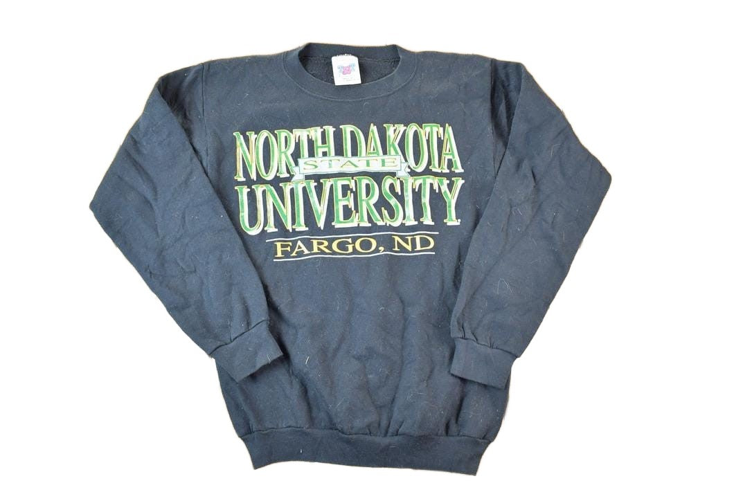 Proper Vintage Clothing > Gender Neutral Adult Clothing > Hoodies & Sweatshirts > Sweatshirts Vintage 1980s North Dakota State University Crewneck Mens S / Vintage Collegiate / 80s College Crewneck / Preppy Sportswear