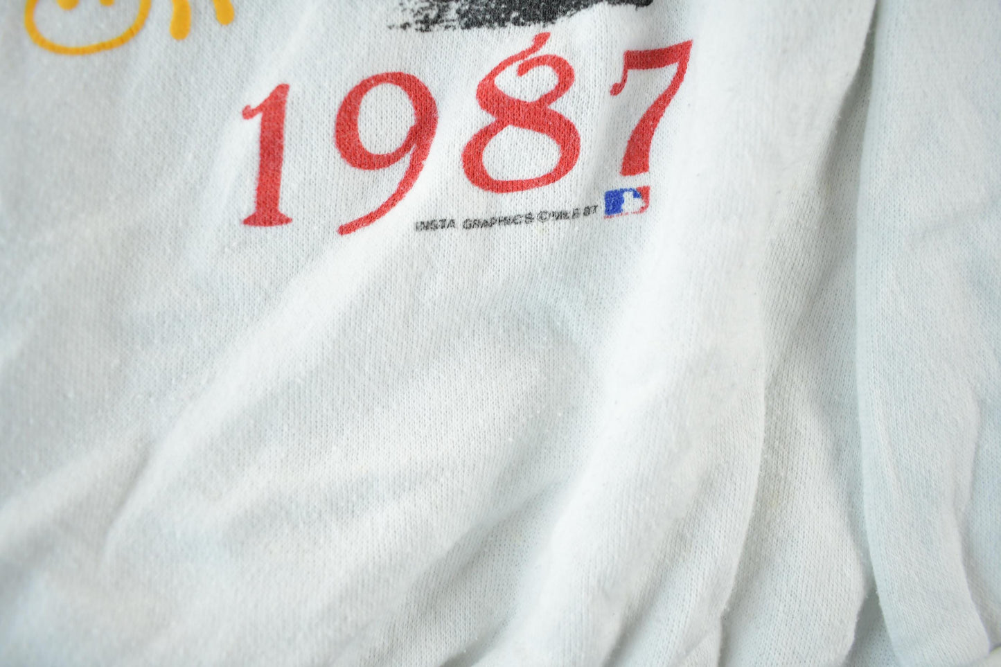 Proper Vintage Clothing > Gender Neutral Adult Clothing > Hoodies & Sweatshirts > Sweatshirts Vintage 1987 Minnesota Twins MLB Crewneck Sweatshirt / Made In USA / 80s Baseball / Sportswear / Americana / World Series / Men's Medium