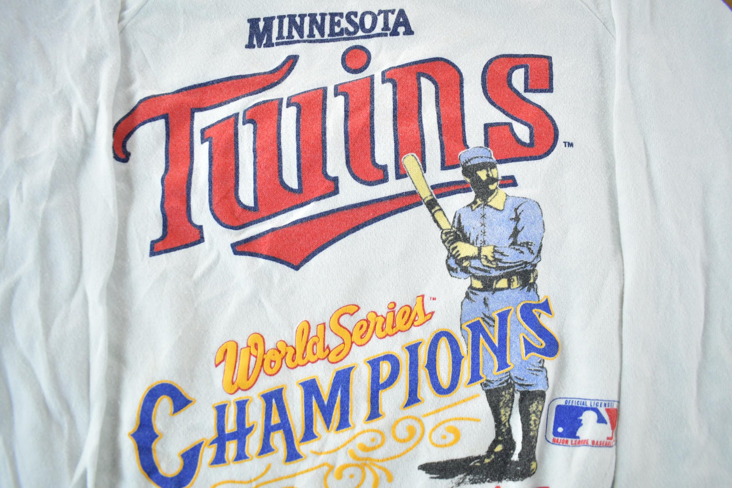 Proper Vintage Clothing > Gender Neutral Adult Clothing > Hoodies & Sweatshirts > Sweatshirts Vintage 1987 Minnesota Twins MLB Crewneck Sweatshirt / Made In USA / 80s Baseball / Sportswear / Americana / World Series / Men's Medium