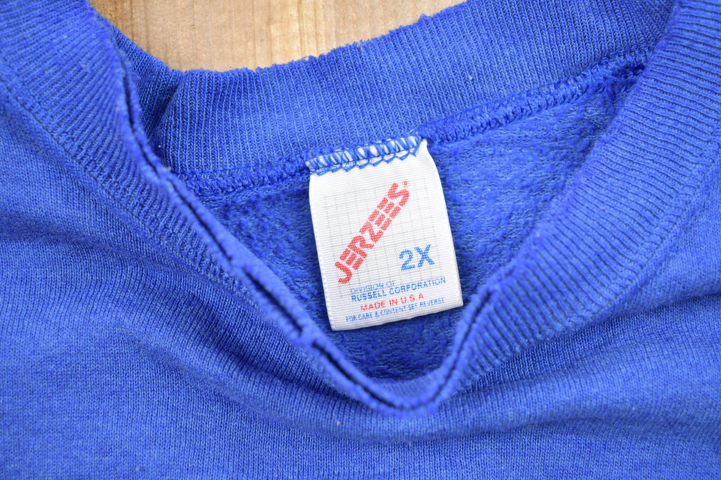Proper Vintage Clothing > Gender Neutral Adult Clothing > Hoodies & Sweatshirts > Sweatshirts Vintage 1990s Blank Blue Crewneck Sweatshirt / 90s Crewneck / Made In USA / Essential / Streetwear / 90s Blank / Jerzees Crewneck