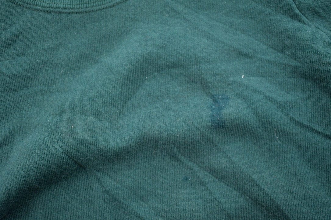 Proper Vintage Clothing > Gender Neutral Adult Clothing > Hoodies & Sweatshirts > Sweatshirts Vintage 1990s Blank Green Crewneck Sweatshirt / 90s Crewneck / Made In USA / Essential / Streetwear / 90s Blank