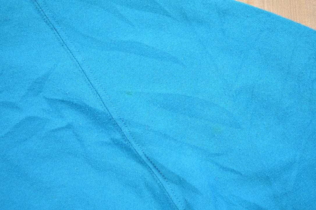 Proper Vintage Clothing > Gender Neutral Adult Clothing > Hoodies & Sweatshirts > Sweatshirts Vintage 1990s Blank Light Blue Crewneck Sweatshirt / 90s Crewneck / Made In USA / Essential / Streetwear / 90s Blank / Jerzees Crewneck