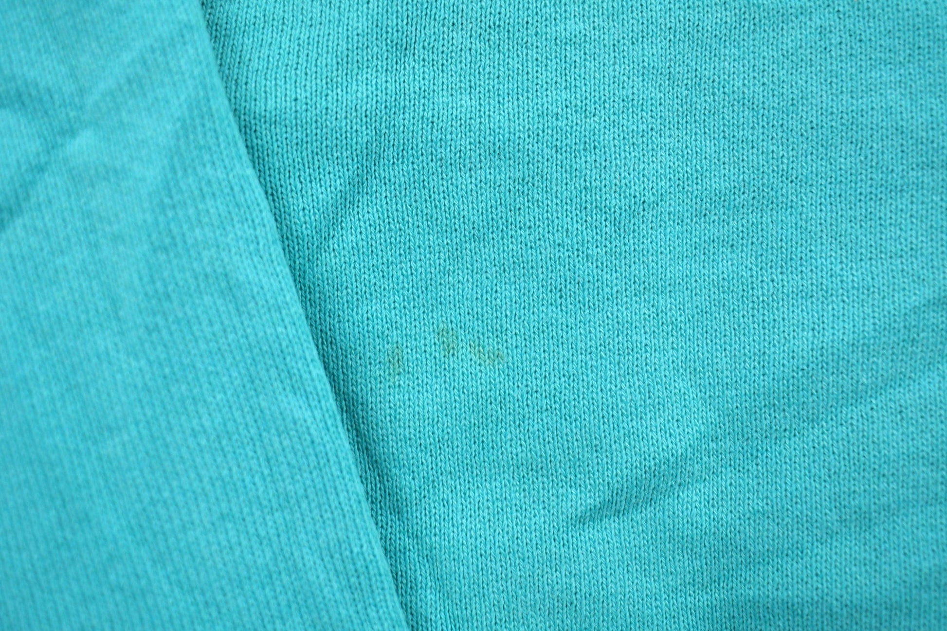 Proper Vintage Clothing > Gender Neutral Adult Clothing > Hoodies & Sweatshirts > Sweatshirts Vintage 1990s Blank Turquoise Crewneck Sweatshirt / 90s Crewneck / Made In USA / Essential / Streetwear / 90s Blank / Cheetah Mervvns