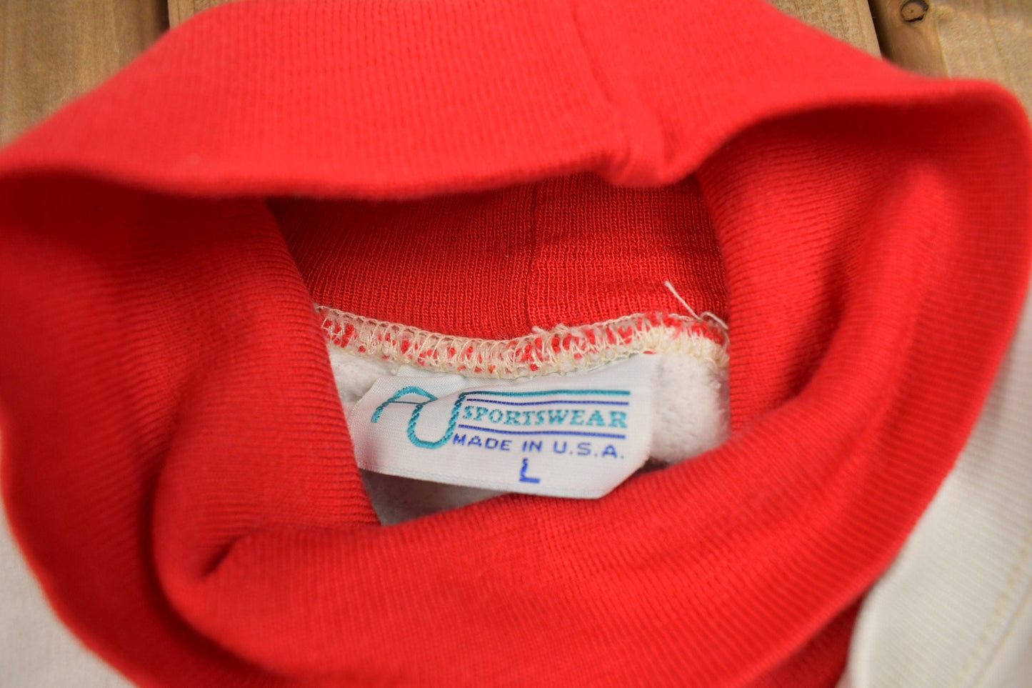 Proper Vintage Clothing > Gender Neutral Adult Clothing > Hoodies & Sweatshirts > Sweatshirts Vintage 1990s Canada Maple Leaf Turtleneck Sweatshirt / 90s Crewneck / Streetwear