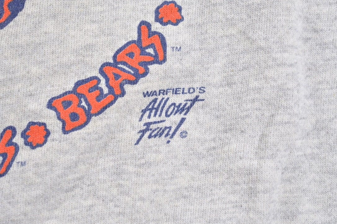 Proper Vintage Clothing > Gender Neutral Adult Clothing > Hoodies & Sweatshirts > Sweatshirts Vintage 1990s Chicago Bears NFL Crewneck Sweatshirt / Made In USA / Football / Sportswear / Americana / NFL / Tultex /