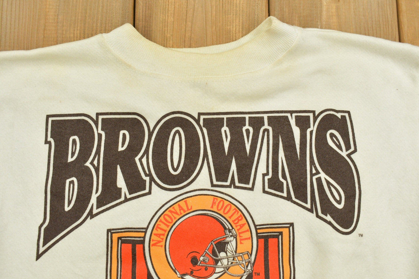 Proper Vintage Clothing > Gender Neutral Adult Clothing > Hoodies & Sweatshirts > Sweatshirts Vintage 1990S Cleveland Browns NFL Crewneck Sweatshirt / Made In USA / Football / Sportswear / Graphic Crewneck / Americana / NFL Sweatshirt