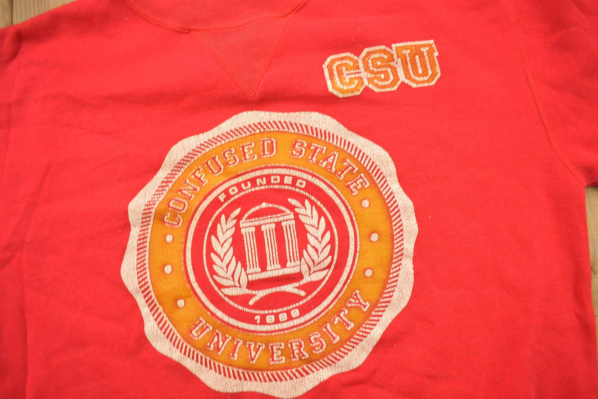 Proper Vintage Clothing > Gender Neutral Adult Clothing > Hoodies & Sweatshirts > Sweatshirts Vintage 1990s Confused State University Crewneck Sweatshirt / 90s Crewneck / Streetwear / Funny Sweater