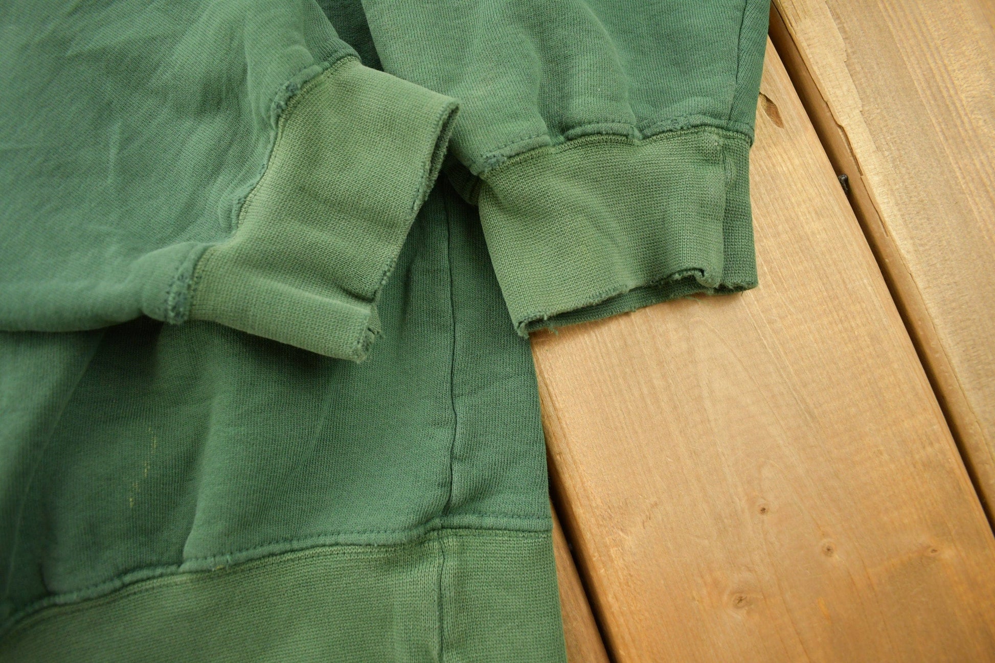 Proper Vintage Clothing > Gender Neutral Adult Clothing > Hoodies & Sweatshirts > Sweatshirts Vintage 1990s DisneyLand Tigger Crewneck Sweatshirt / Made in USA / 90s Crewneck / Souvenir / Embroidered