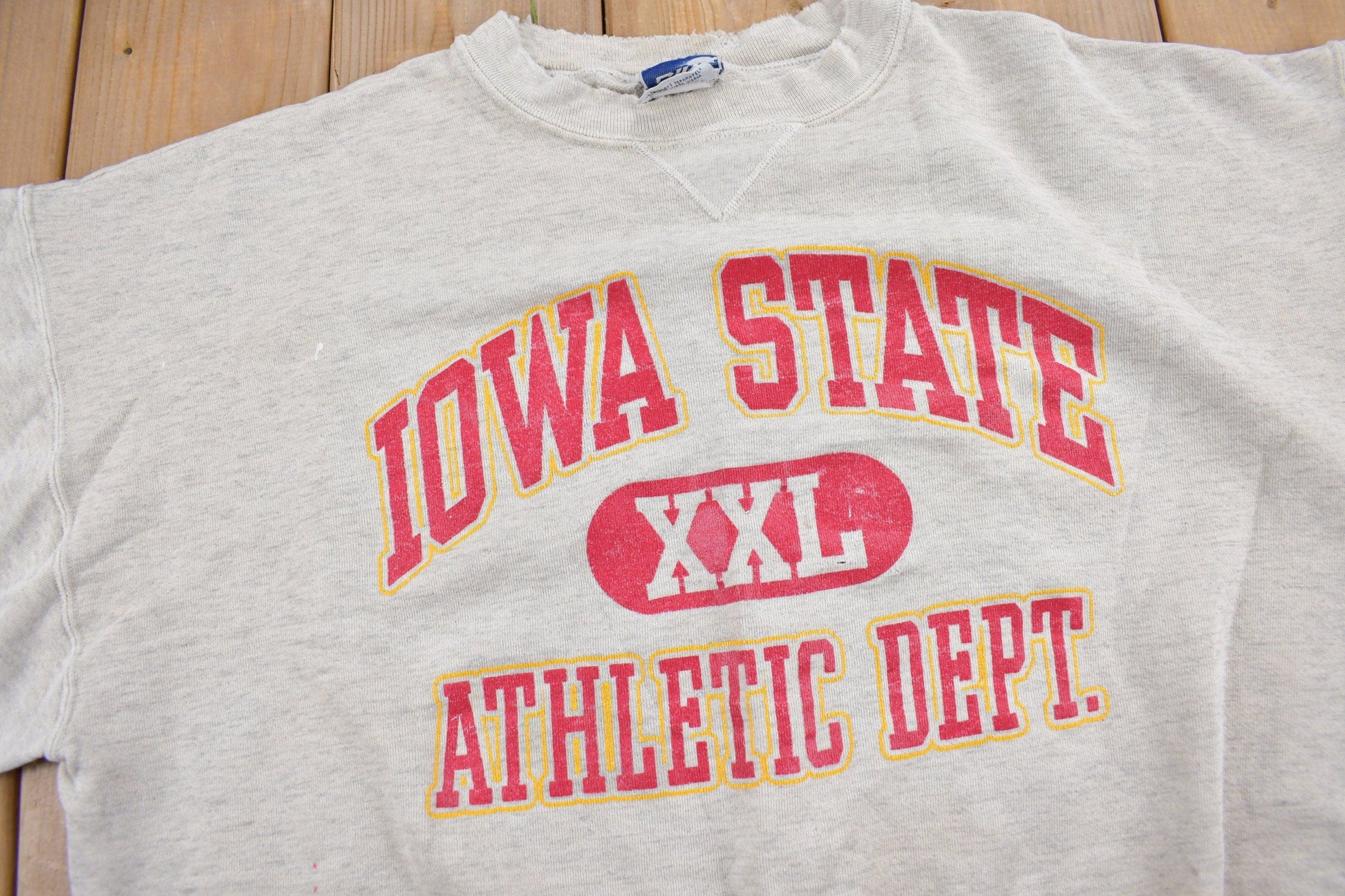 Proper Vintage Clothing > Gender Neutral Adult Clothing > Hoodies & Sweatshirts > Sweatshirts Vintage 1990s Iowa State University Collegiate Crewneck / NCAA Sweatshirt / Sportswear / Americana