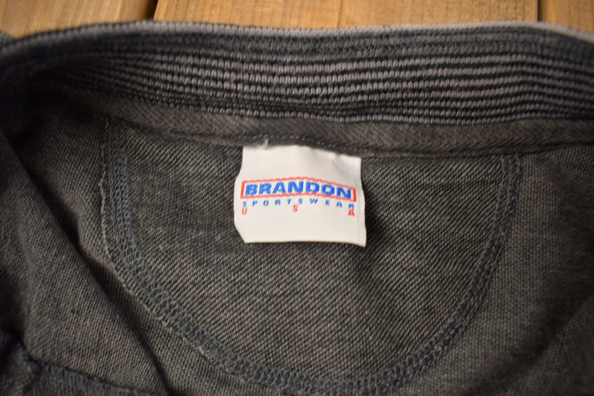 Proper Vintage Clothing > Gender Neutral Adult Clothing > Hoodies & Sweatshirts > Sweatshirts Vintage 1990s Washington Wizards NBA Long Sleeve Shirt / Embroidered / Basketball / Sportswear / Americana / Vintage Sports