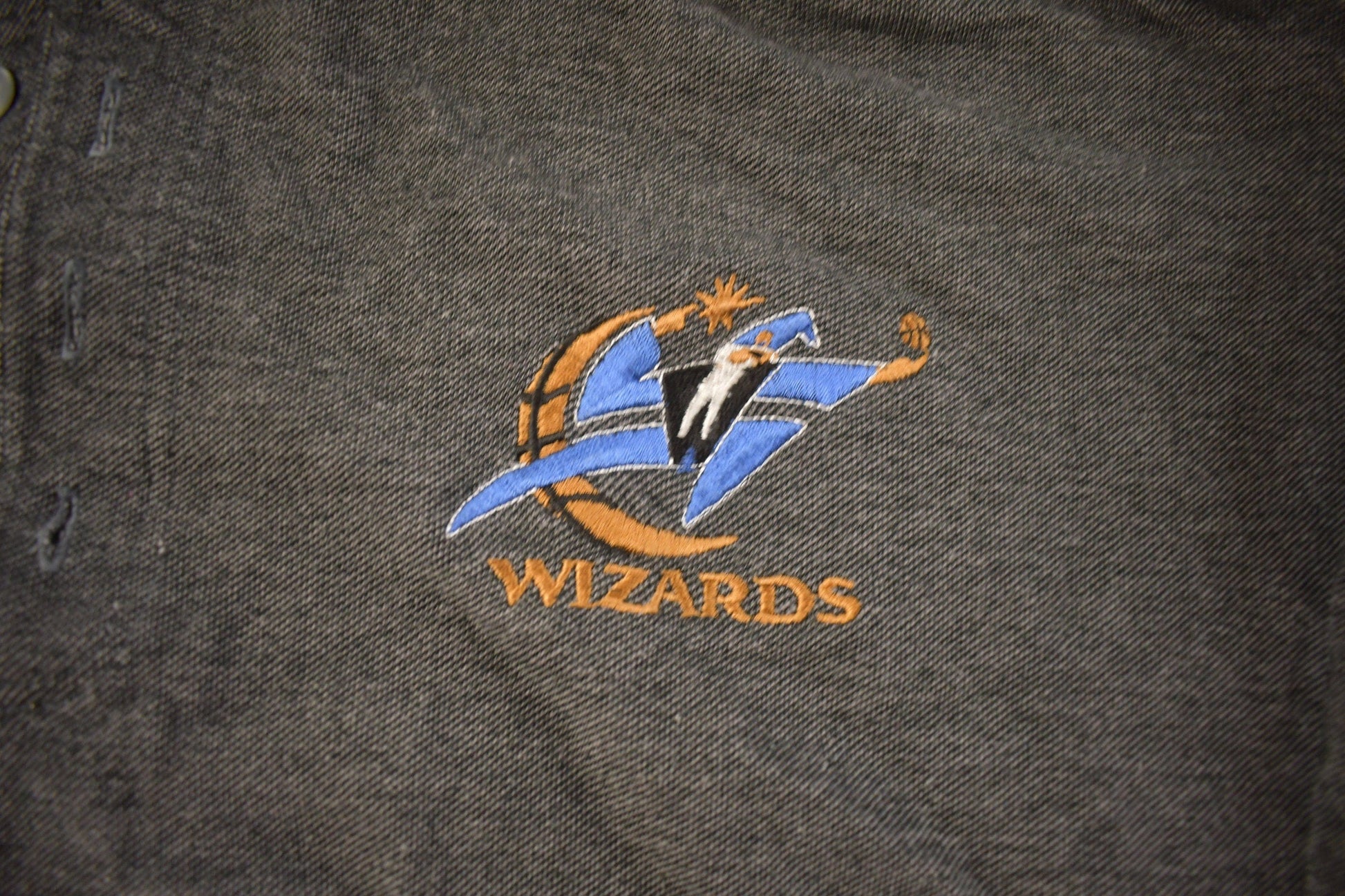 Proper Vintage Clothing > Gender Neutral Adult Clothing > Hoodies & Sweatshirts > Sweatshirts Vintage 1990s Washington Wizards NBA Long Sleeve Shirt / Embroidered / Basketball / Sportswear / Americana / Vintage Sports