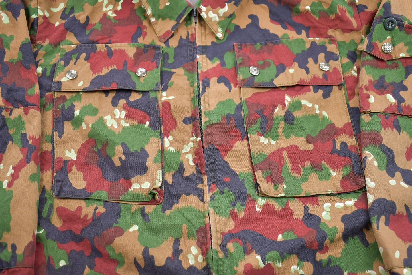 Proper Vintage Clothing > Gender Neutral Adult Clothing > Jackets & Coats Vintage 1990s Alpenflage Camo Canvas Jacket / Camo Work Jacket / Athletic Spring Summer Sportswear / Streetwear / Athleisure / Swiss Camo