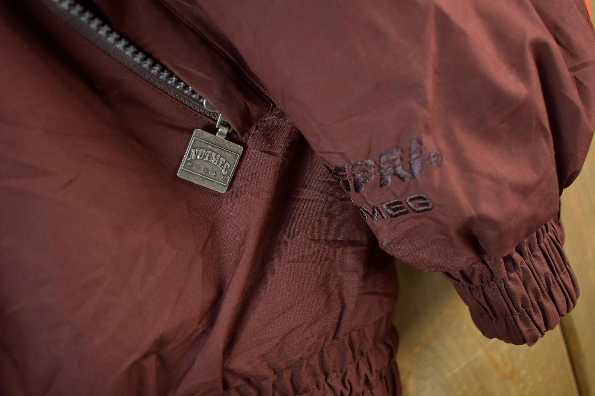 Proper Vintage Clothing > Gender Neutral Adult Clothing > Jackets & Coats Vintage 1990s Cleveland Browns NFL Embroidered Jacket Men's Large / 90s Vintage NFL / Sportswear Coat / Nutmeg Mills