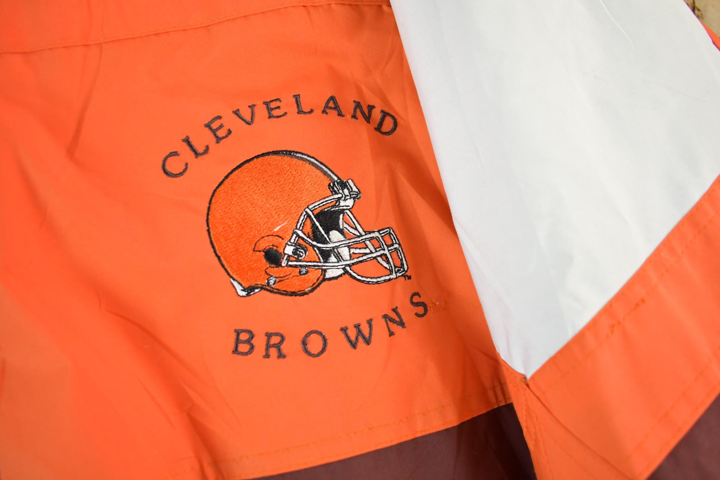 Proper Vintage Clothing > Gender Neutral Adult Clothing > Jackets & Coats Vintage 1990s Cleveland Browns NFL Embroidered Jacket Men's Large / 90s Vintage NFL / Sportswear Coat / Nutmeg Mills