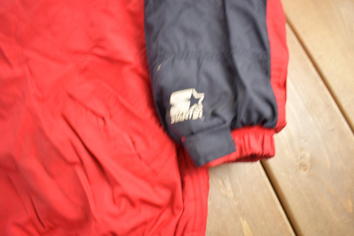 Proper Vintage Clothing > Gender Neutral Adult Clothing > Jackets & Coats Vintage 1990s Detroit Red Wings NHL Starter Jacket / Sportswear / Streetwear / Color Block / Hockey