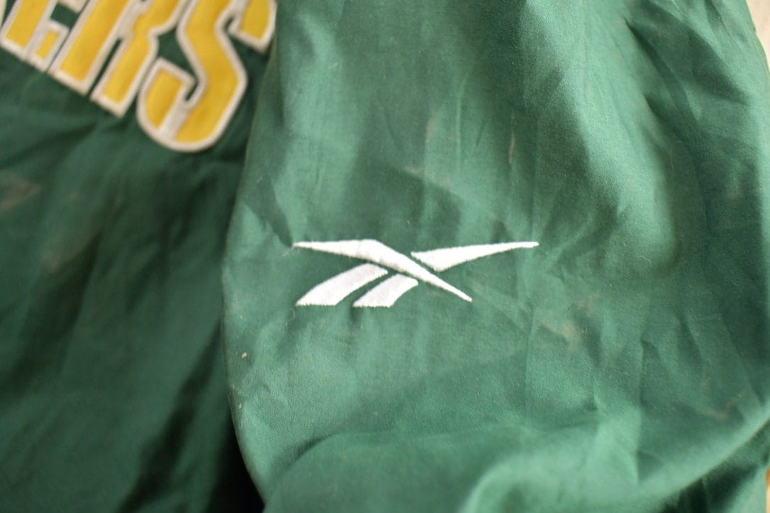 Proper Vintage Clothing > Gender Neutral Adult Clothing > Jackets & Coats Vintage 1990s NFL Greenbay Packers Starter Pro Line Windbreaker Jacket / Vintage Starter / Color Block / Sportswear / Patchwork