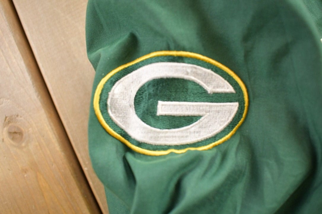 Proper Vintage Clothing > Gender Neutral Adult Clothing > Jackets & Coats Vintage 1990s NFL Greenbay Packers Starter Pro Line Windbreaker Jacket / Vintage Starter / Color Block / Sportswear / Patchwork