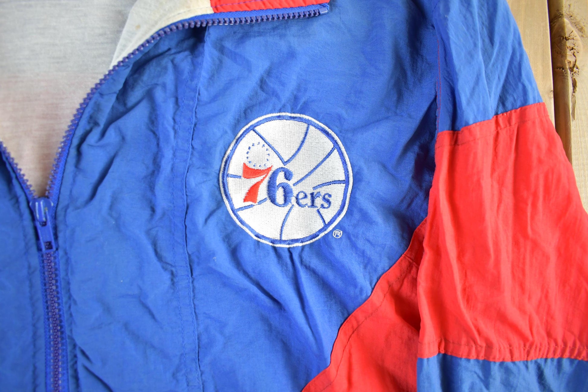 Proper Vintage Clothing > Gender Neutral Adult Clothing > Jackets & Coats Vintage 1990s Philadelphia 76ers Logo 7 NBA Windbreaker Men's Large / 90s Basketball Jacket / Zip Up Coat / Sportswear
