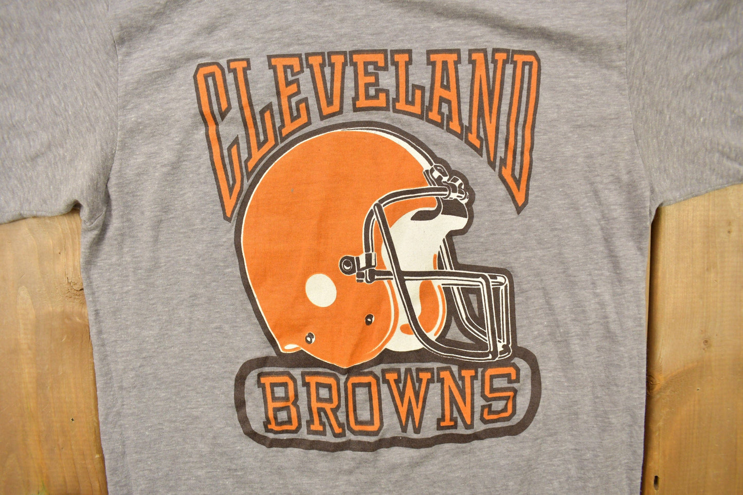 Proper Vintage Clothing > Gender Neutral Adult Clothing > Tops & Tees > T Shirts Vintage 1970s Cleveland Browns NFL Logo 7 Graphic T-Shirt / Made In USA / Single Stitch / NFL / Sportswear / 1970s Football T Shirt