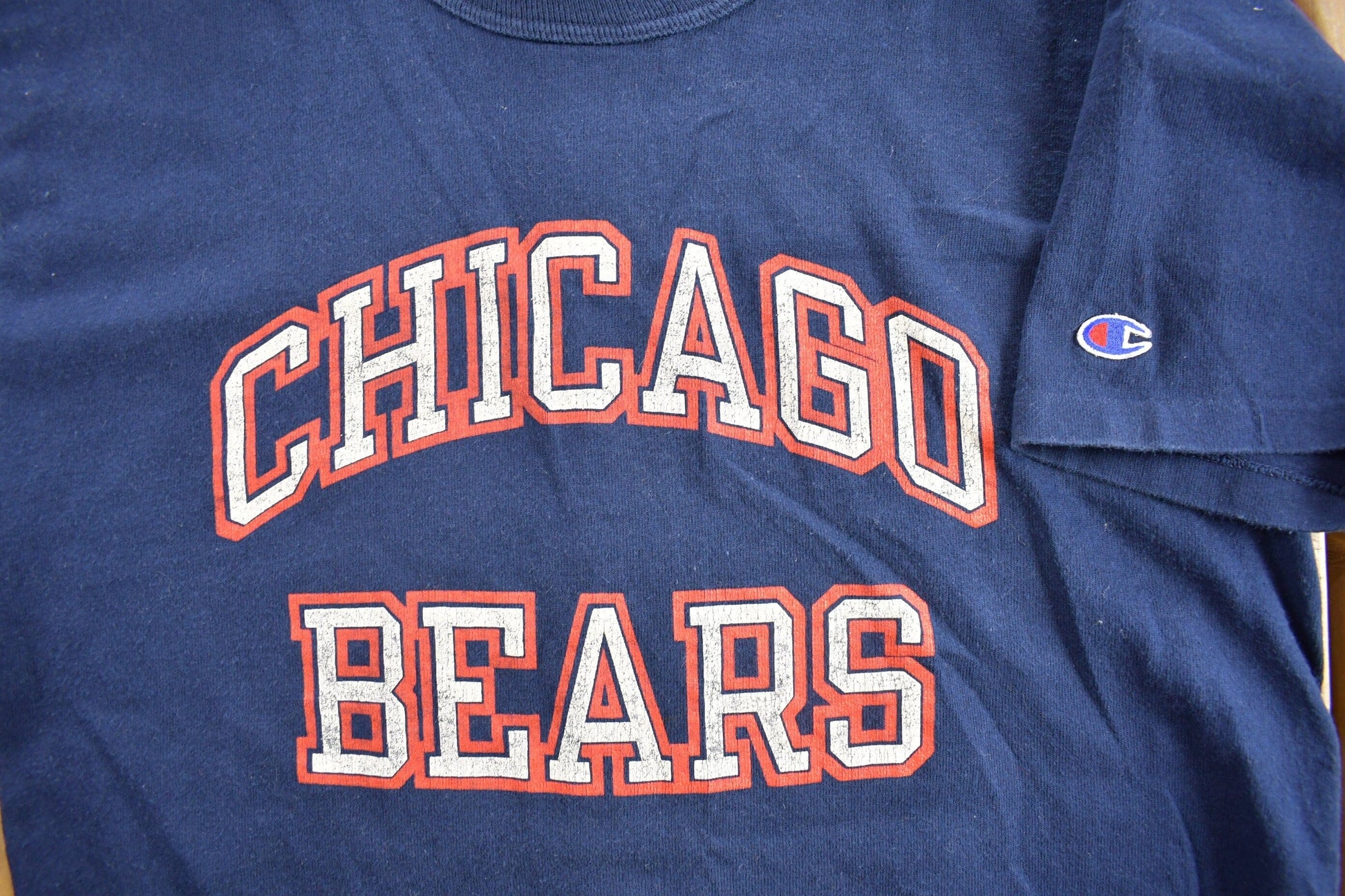 Proper Vintage Clothing > Gender Neutral Adult Clothing > Tops & Tees > T Shirts Vintage 1980s Chicago Bears NFL Champion T-Shirt / 80s Champion / Made In The USA / Single Stitch
