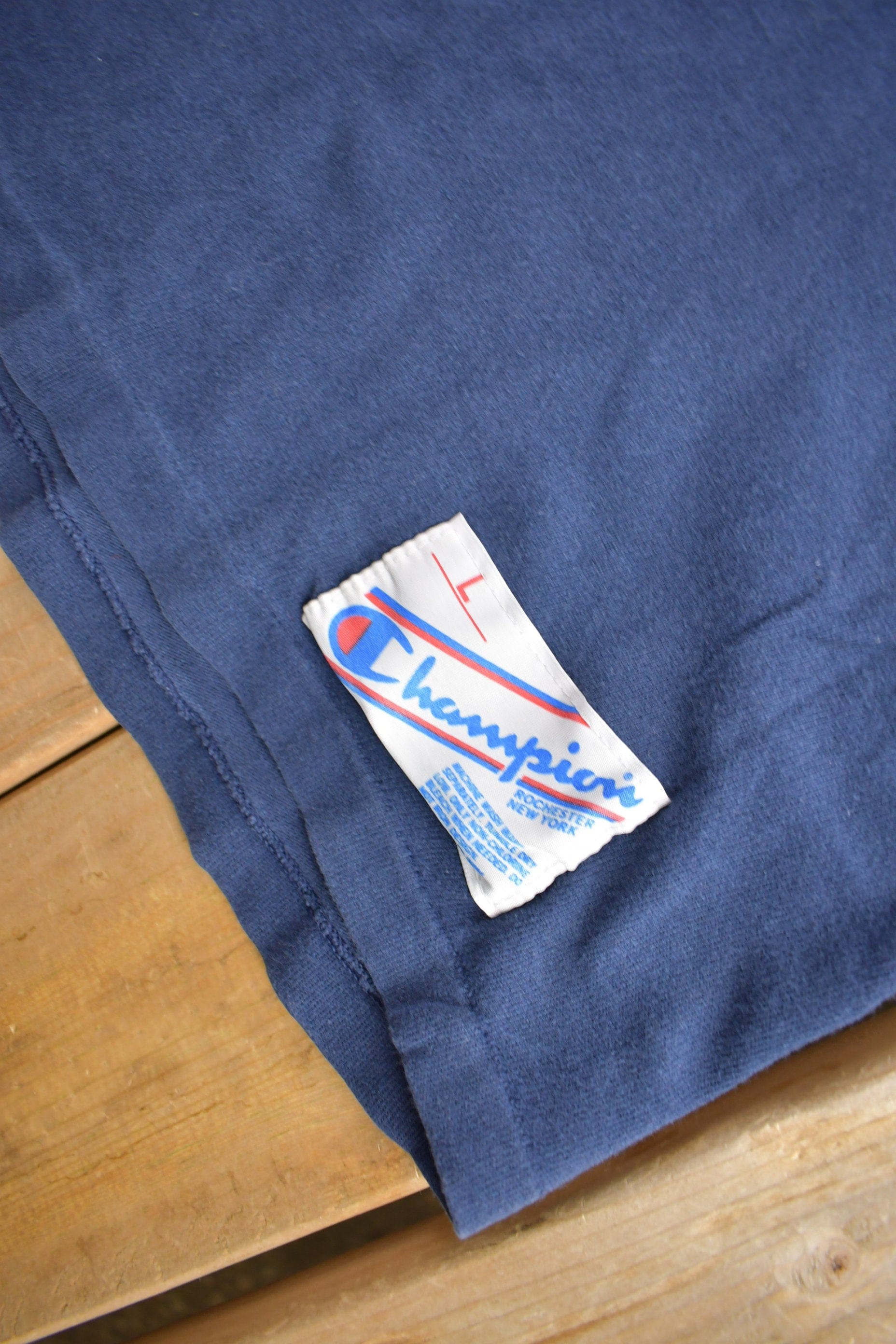 Proper Vintage Clothing > Gender Neutral Adult Clothing > Tops & Tees > T Shirts Vintage 1980s Chicago Bears NFL Jersey Style Champion T-Shirt / 80s Champion / Made In The USA / Single Stitch