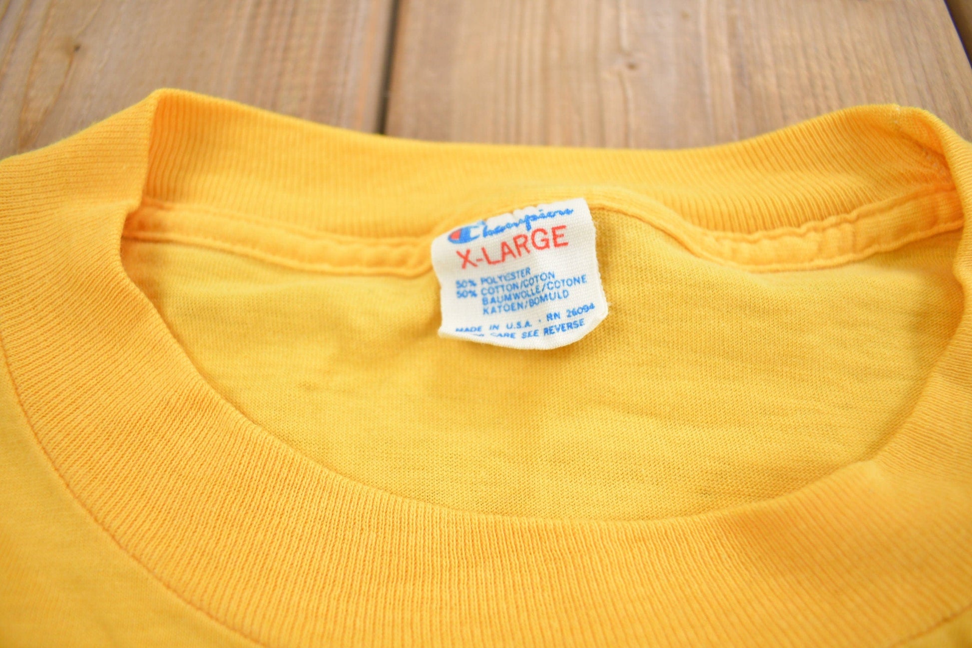 Proper Vintage Clothing > Gender Neutral Adult Clothing > Tops & Tees > T Shirts Vintage 1980s Los Angeles Lakers NBA Champion T-Shirt / Made In USA / Single Stitch / NBA Basketball / Vintage Champion / Sportswear