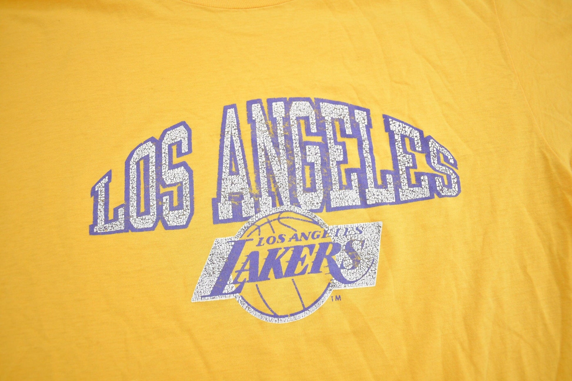 Proper Vintage Clothing > Gender Neutral Adult Clothing > Tops & Tees > T Shirts Vintage 1980s Los Angeles Lakers NBA Champion T-Shirt / Made In USA / Single Stitch / NBA Basketball / Vintage Champion / Sportswear