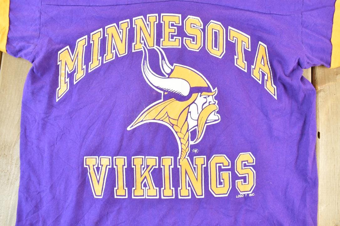 Proper Vintage Clothing > Gender Neutral Adult Clothing > Tops & Tees > T Shirts Vintage 1980s Minnesota Vikings NFL Graphic T-Shirt / Logo 7 Made In USA / Single Stitch / NFL / 90s Streetwear / Sportswear