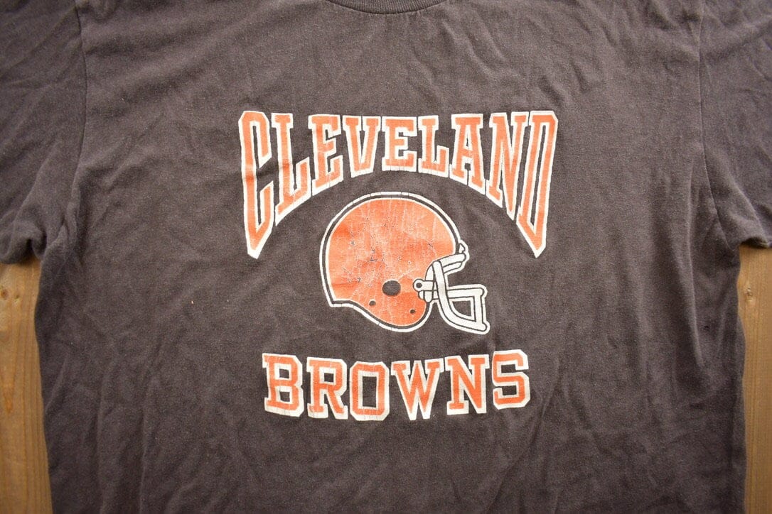 Proper Vintage Clothing > Gender Neutral Adult Clothing > Tops & Tees > T Shirts Vintage 1980s NFL Football Cleveland Browns Graphic Single Stitch T-Shirt Made In USA