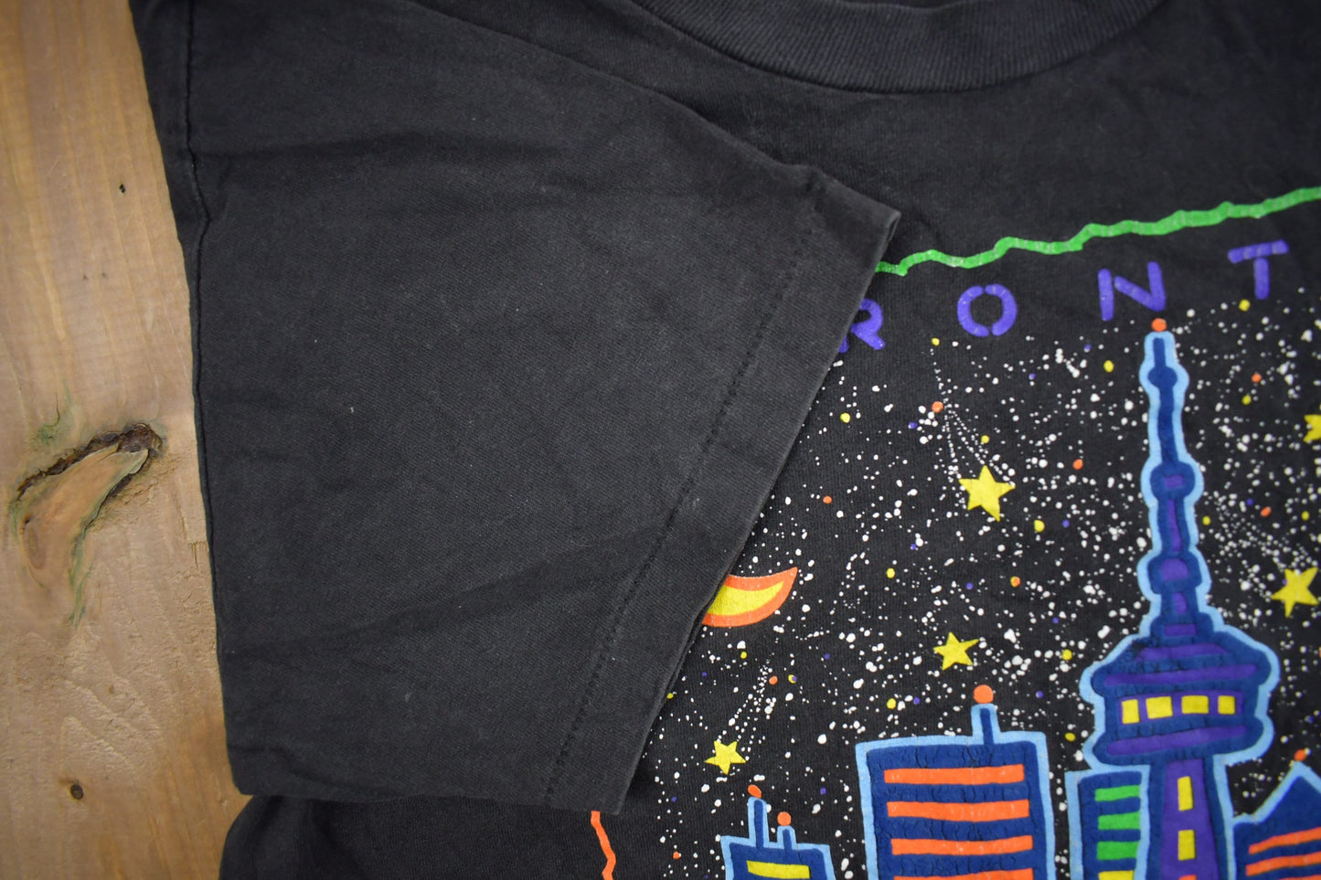 Proper Vintage Clothing > Gender Neutral Adult Clothing > Tops & Tees > T Shirts Vintage 1980s Toronto Canada Graphic Souvenir T Shirt / Streetwear Vacation Tee / Travel T Shirt / Single Stitch / Made In Canada