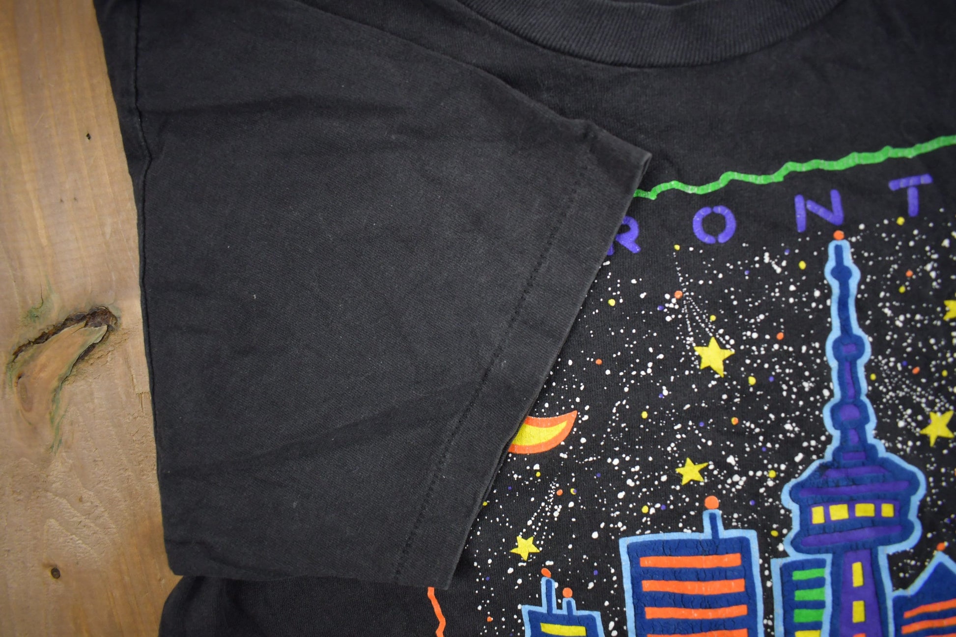 Proper Vintage Clothing > Gender Neutral Adult Clothing > Tops & Tees > T Shirts Vintage 1980s Toronto Canada Graphic Souvenir T Shirt / Streetwear Vacation Tee / Travel T Shirt / Single Stitch / Made In Canada