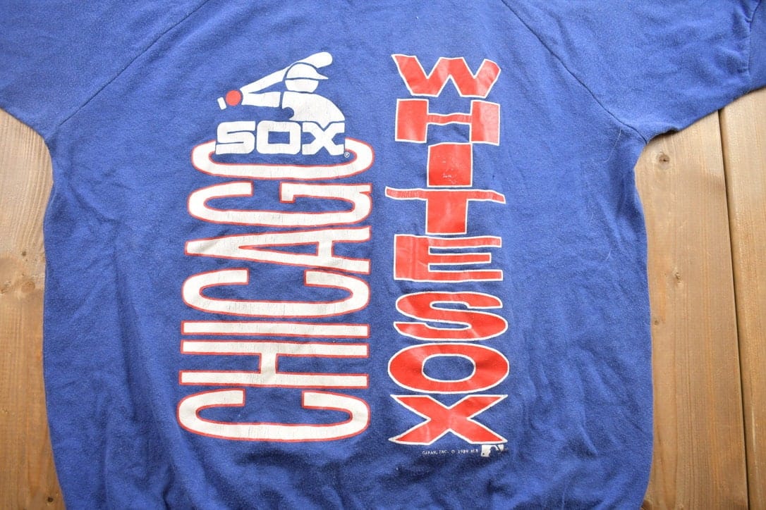 Proper Vintage Clothing > Gender Neutral Adult Clothing > Tops & Tees > T Shirts Vintage 1989 Raglan Chicago White Sox MLB graphic T Shirt / Made In USA / MLB Baseball / 1980s Streetwear / Sportswear