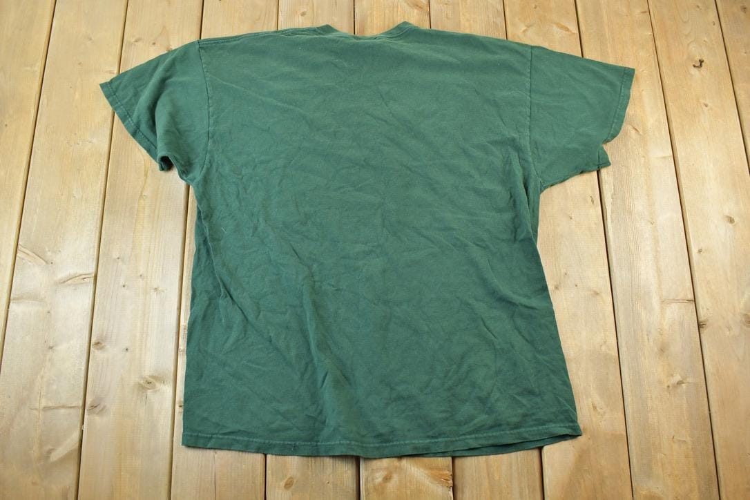 Proper Vintage Clothing > Gender Neutral Adult Clothing > Tops & Tees > T Shirts Vintage 1990s AJ Hawk Green Bay Packers NFL T-Shirt / Made In USA / Single Stitch / 90s Streetwear / Sportswear