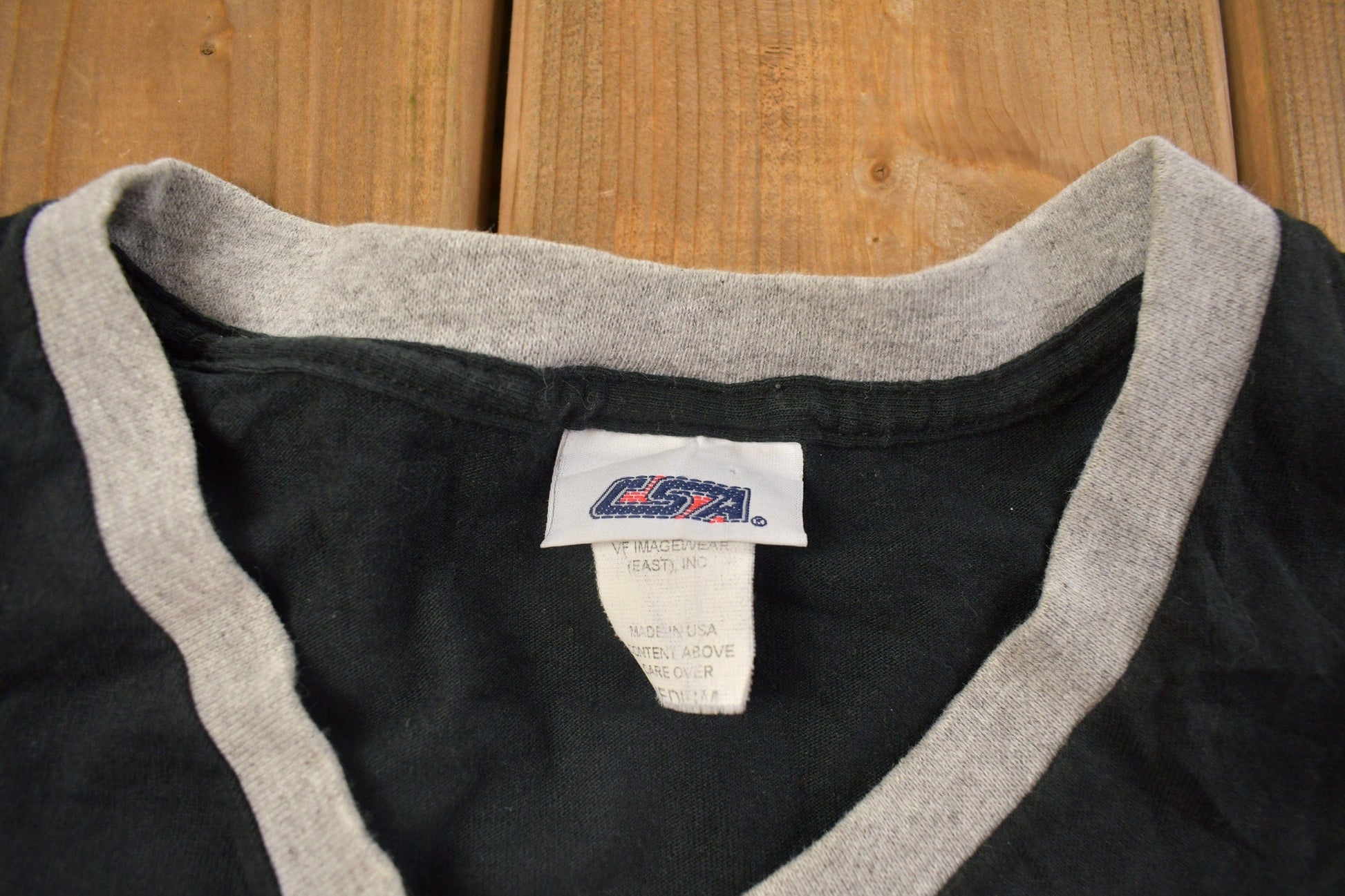 Proper Vintage Clothing > Gender Neutral Adult Clothing > Tops & Tees > T Shirts Vintage 1990s Carolina Panthers NFL Graphic T-Shirt/ Made In USA / Single Stitch / NFL / 90s Streetwear / Sportswear