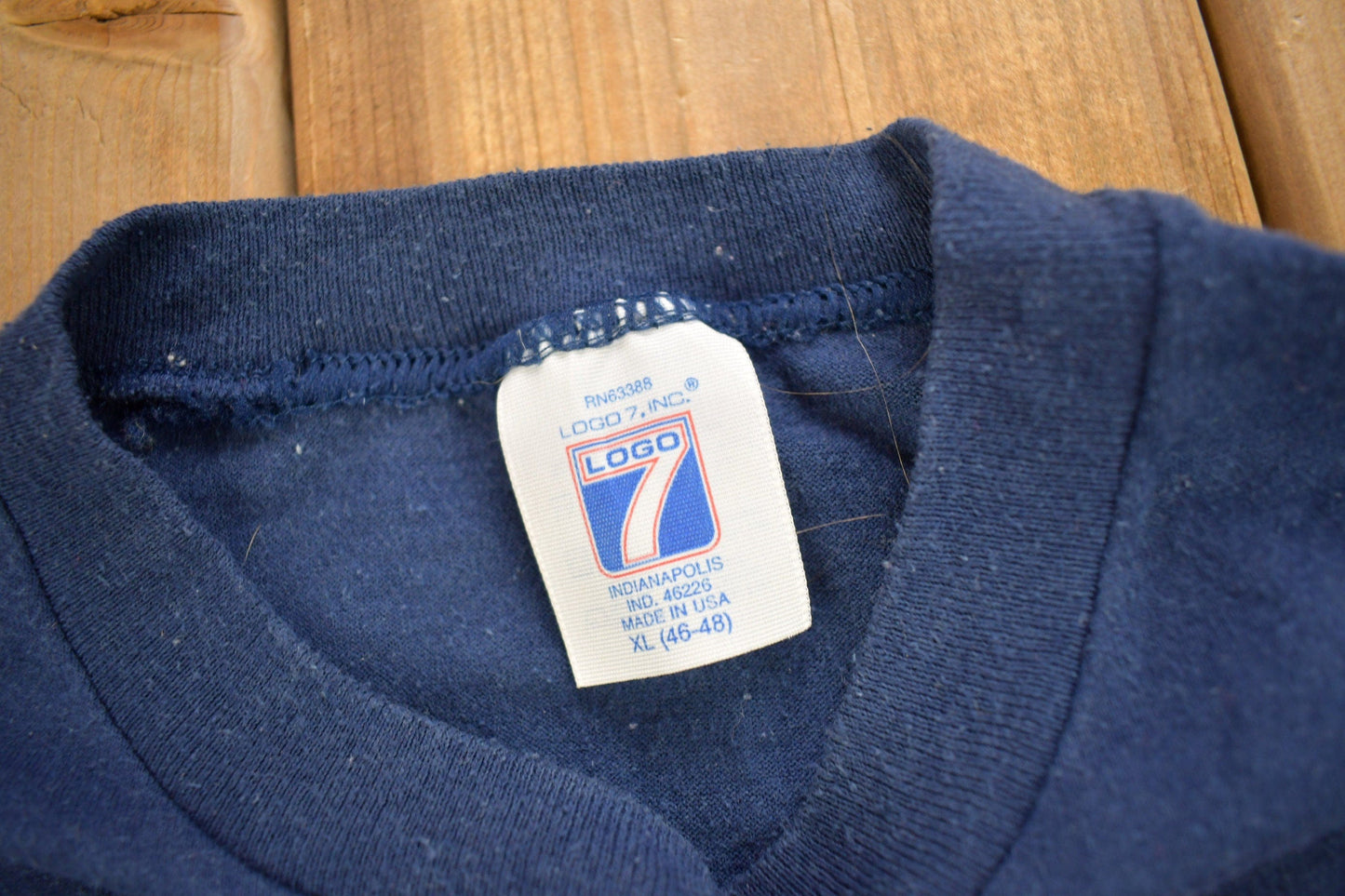 Proper Vintage Clothing > Gender Neutral Adult Clothing > Tops & Tees > T Shirts Vintage 1990s Chicago Bears NFL Graphic Logo 7 T-Shirt / Made In USA / Single Stitch / NFL / 90s Streetwear / Sportswear