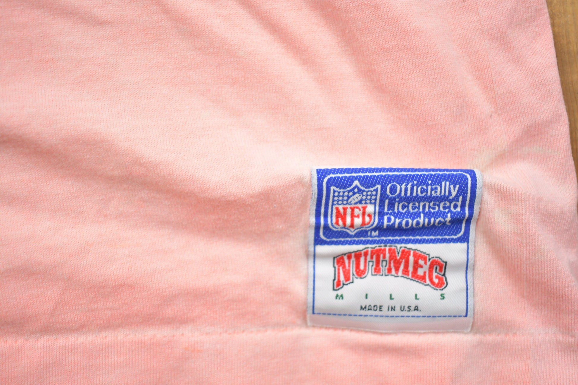 Proper Vintage Clothing > Gender Neutral Adult Clothing > Tops & Tees > T Shirts Vintage 1990s Chicago Bears NFL Graphic T-Shirt / Made In USA / Single Stitch / NFL / 90s Streetwear / Sportswear / Nutmeg Shirt / 90s Bears