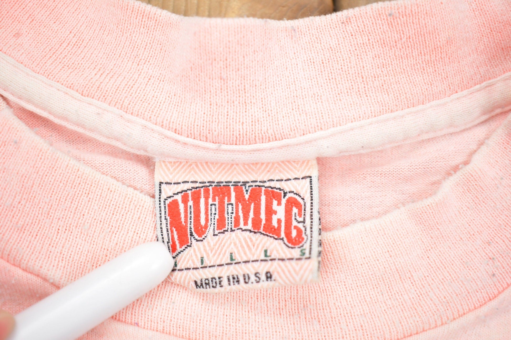 Proper Vintage Clothing > Gender Neutral Adult Clothing > Tops & Tees > T Shirts Vintage 1990s Chicago Bears NFL Graphic T-Shirt / Made In USA / Single Stitch / NFL / 90s Streetwear / Sportswear / Nutmeg Shirt / 90s Bears