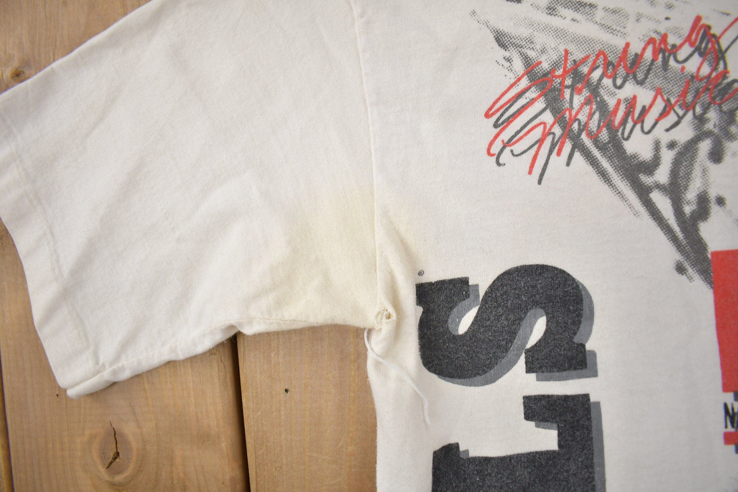 Proper Vintage Clothing > Gender Neutral Adult Clothing > Tops & Tees > T Shirts Vintage 1990s Chicago Bulls NBA Aerial Assault Graphic T-Shirt / Made In USA / Single Stitch / 90s Streetwear / Salem Sportswear