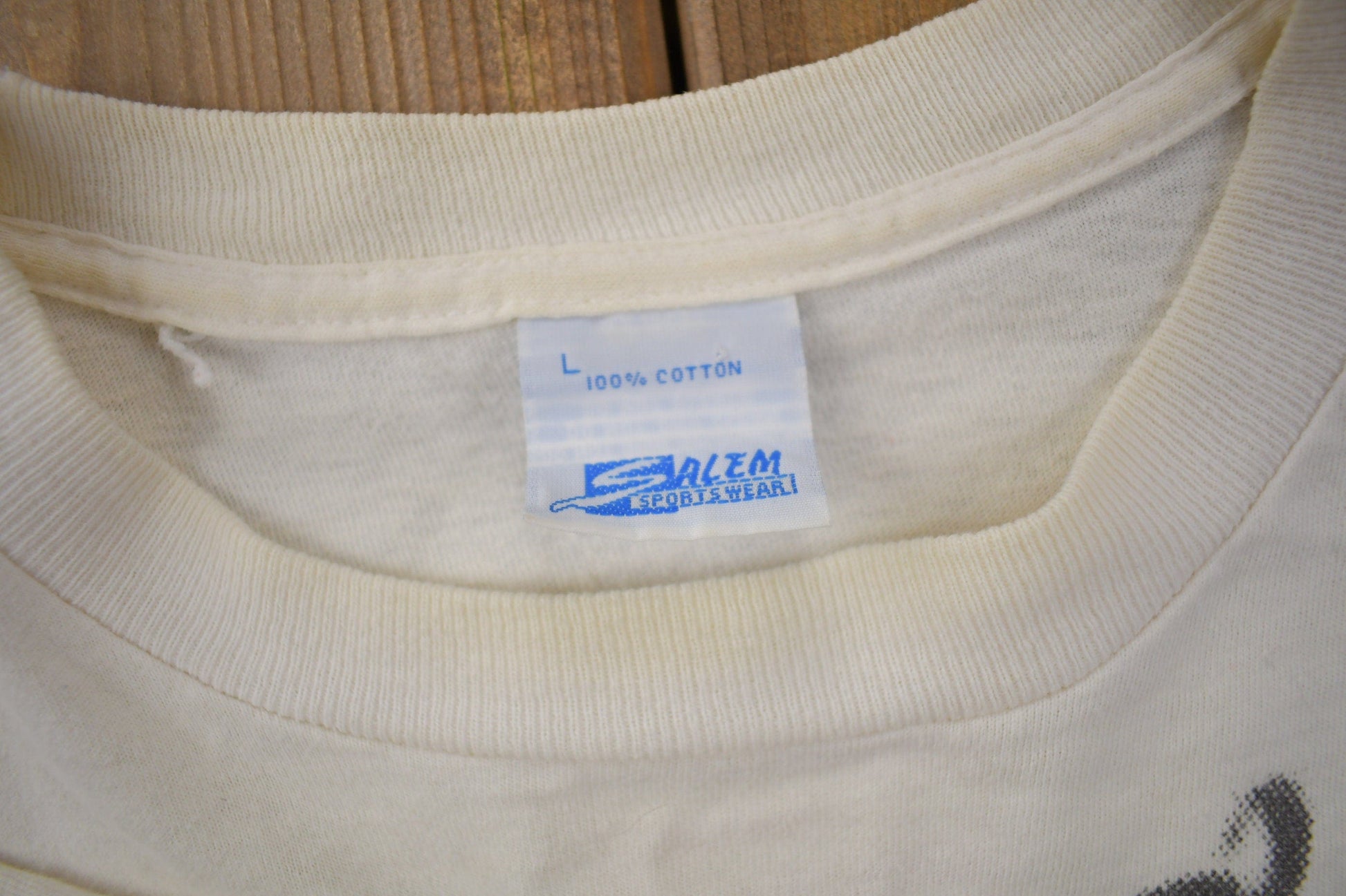 Proper Vintage Clothing > Gender Neutral Adult Clothing > Tops & Tees > T Shirts Vintage 1990s Chicago Bulls NBA Aerial Assault Graphic T-Shirt / Made In USA / Single Stitch / 90s Streetwear / Salem Sportswear