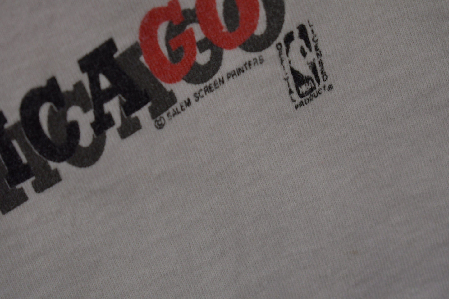 Proper Vintage Clothing > Gender Neutral Adult Clothing > Tops & Tees > T Shirts Vintage 1990s Chicago Bulls NBA Aerial Assault Graphic T-Shirt / Made In USA / Single Stitch / 90s Streetwear / Salem Sportswear