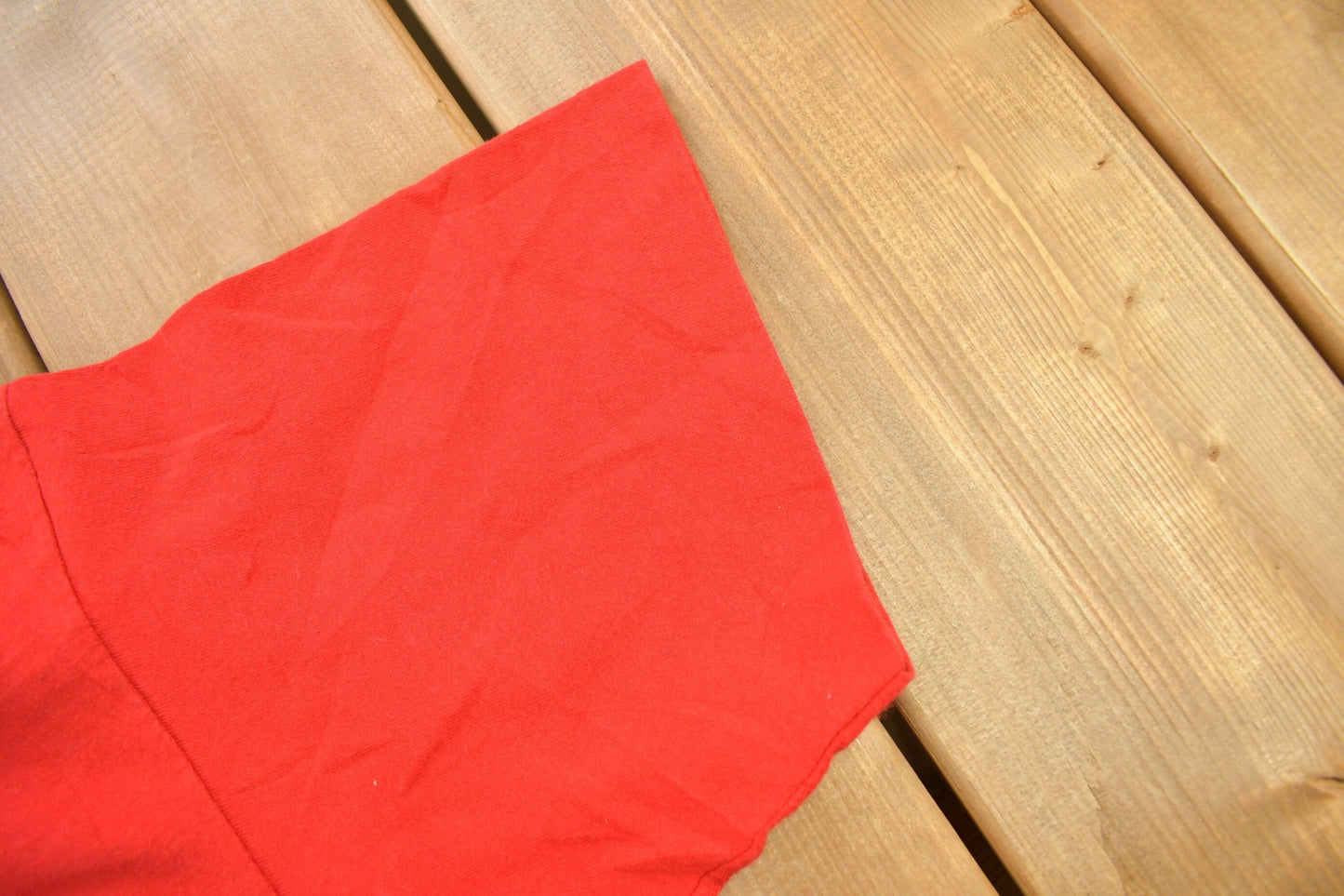 Proper Vintage Clothing > Gender Neutral Adult Clothing > Tops & Tees > T Shirts Vintage 1990s Chicago Bulls NBA Embroidered T-Shirt / Made In USA / Single Stitch / NBA Basketball / 90s Streetwear / Sportswear