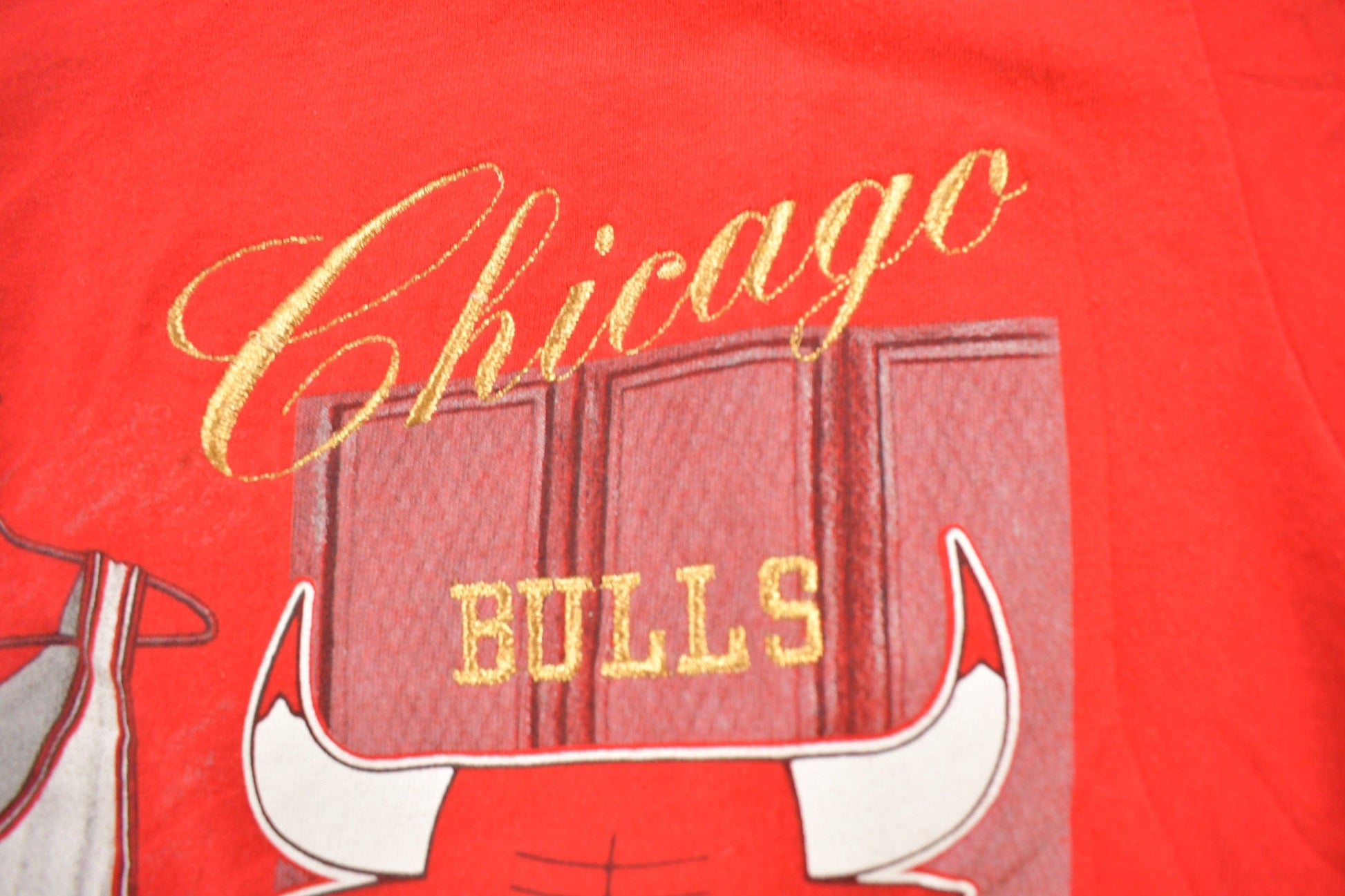 Proper Vintage Clothing > Gender Neutral Adult Clothing > Tops & Tees > T Shirts Vintage 1990s Chicago Bulls NBA Embroidered T-Shirt / Made In USA / Single Stitch / NBA Basketball / 90s Streetwear / Sportswear