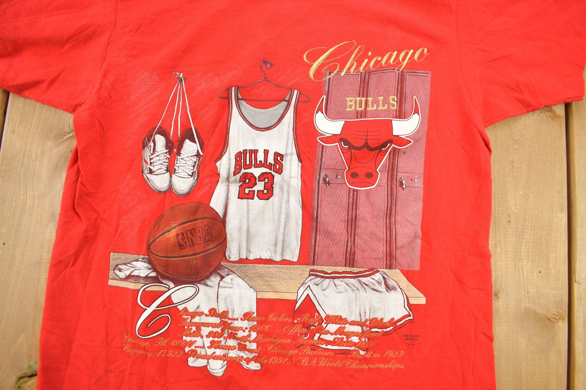 Proper Vintage Clothing > Gender Neutral Adult Clothing > Tops & Tees > T Shirts Vintage 1990s Chicago Bulls NBA Embroidered T-Shirt / Made In USA / Single Stitch / NBA Basketball / 90s Streetwear / Sportswear