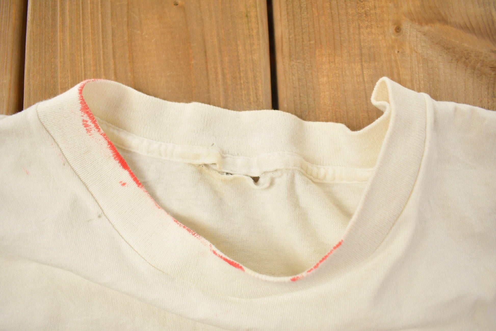 Proper Vintage Clothing > Gender Neutral Adult Clothing > Tops & Tees > T Shirts Vintage 1990s Chicago Bulls NBA Graphic T-Shirt / Vintage Sports / NBA Basketball / 90s Streetwear / Sportswear