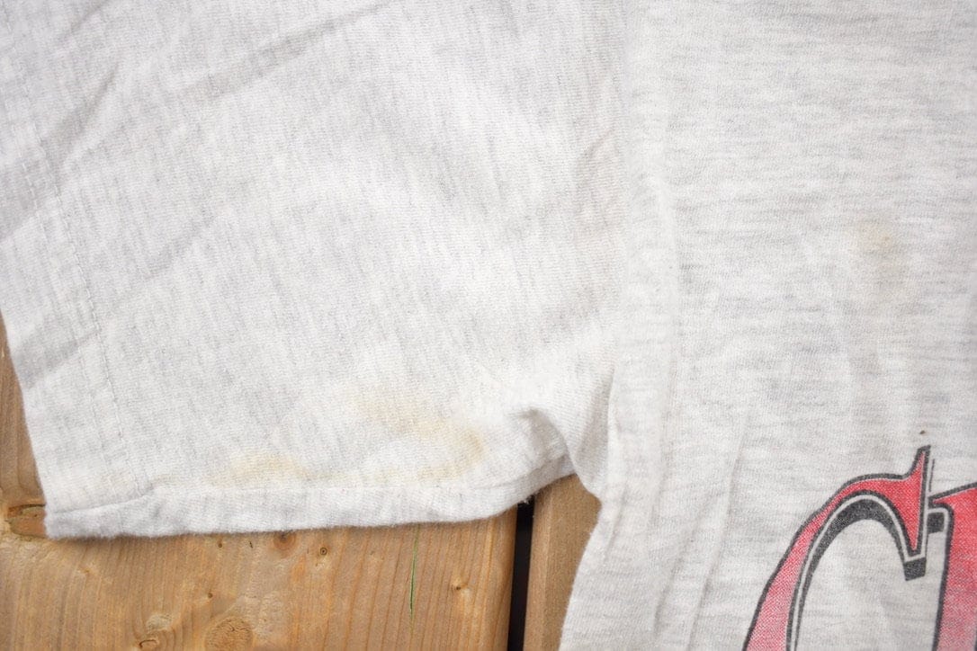 Proper Vintage Clothing > Gender Neutral Adult Clothing > Tops & Tees > T Shirts Vintage 1990s Cincinnati Reds MLB Graphic T-Shirt / Made In USA / Single Stitch / MLB Baseball / 90s Streetwear / Sportswear / Logo 7 / Reds