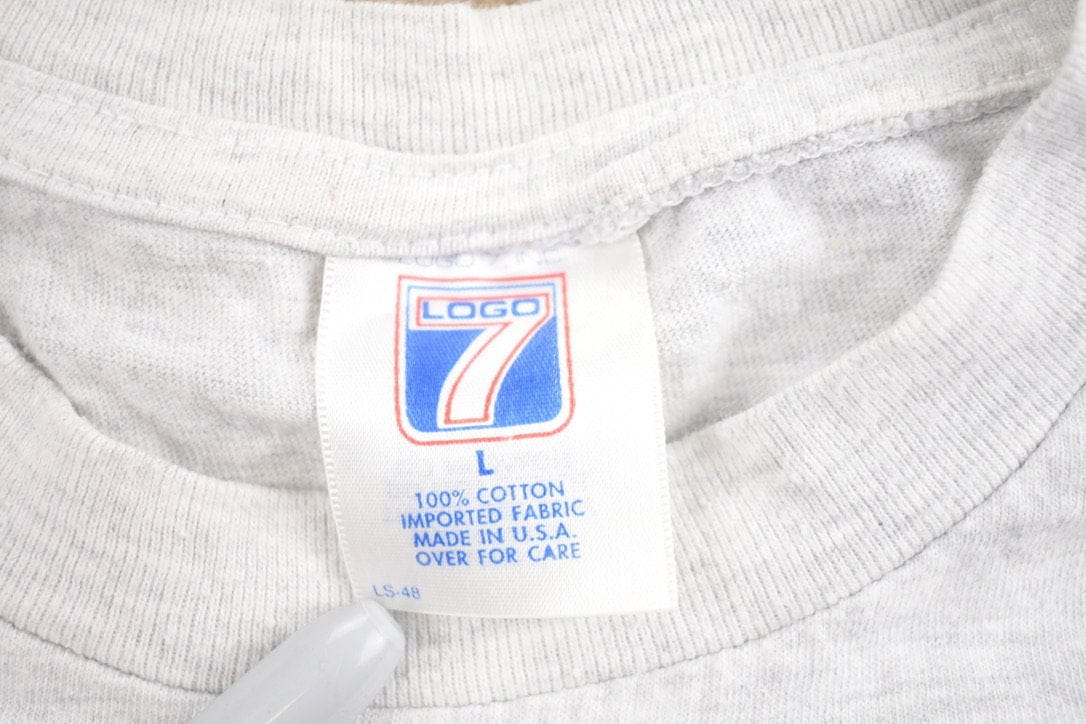 Proper Vintage Clothing > Gender Neutral Adult Clothing > Tops & Tees > T Shirts Vintage 1990s Cincinnati Reds MLB Graphic T-Shirt / Made In USA / Single Stitch / MLB Baseball / 90s Streetwear / Sportswear / Logo 7 / Reds